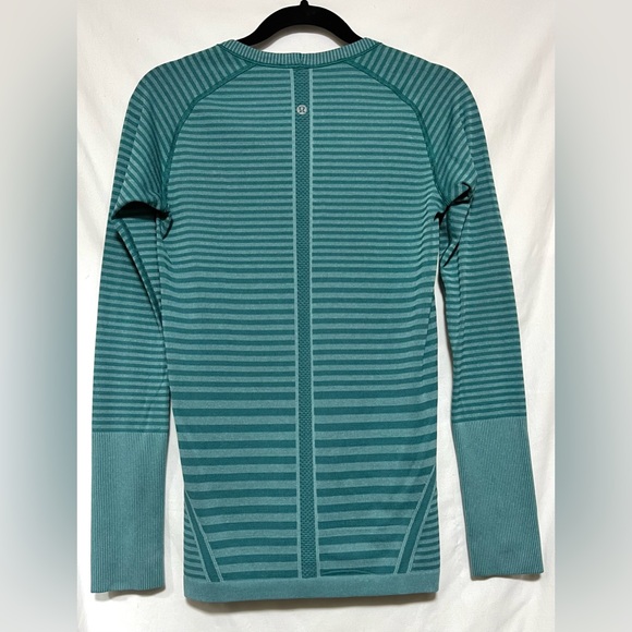 Lululemon Swiftly Tech Long Sleeve Crew Running Activewear Gym Workout Like New - Picture 11 of 12